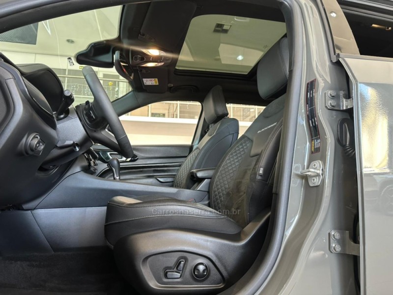 COMPASS 2.0 HURRICANE BLACKHAWK 4X4 TURBO GASOLINA 4P AUTOMÁTICO - 2025 - NOVO HAMBURGO