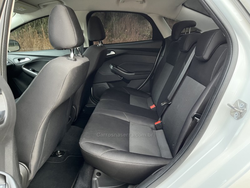 FOCUS 2.0 SE SEDAN 16V FLEX 4P AUTOMÁTICO - 2016 - NOVA BASSANO