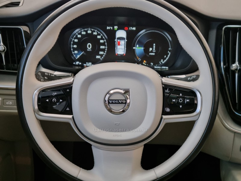 XC60 2.0 T8 MOMENTUM HYBRID GASOLINA 4P AUTOMÁTICO - 2021 - CAXIAS DO SUL