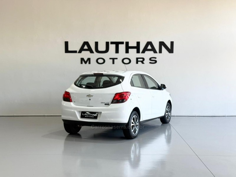 ONIX 1.4 MPFI LTZ 8V FLEX 4P MANUAL - 2014 - NOVO HAMBURGO