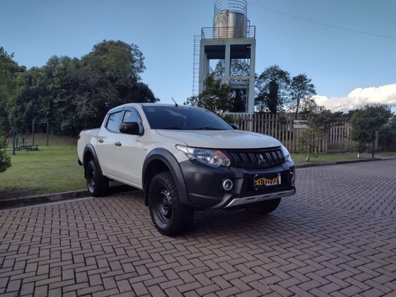 l200 triton 2.4 outdoor glx 4x4 cd 16v diesel 4p manual 2022 canela