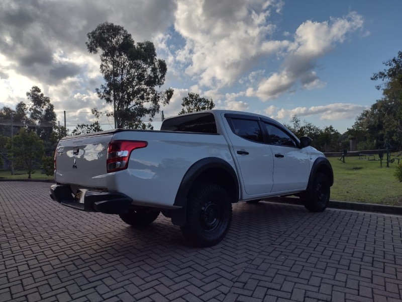 L200 TRITON 2.4 OUTDOOR GLX 4X4 CD 16V DIESEL 4P MANUAL - 2022 - CANELA