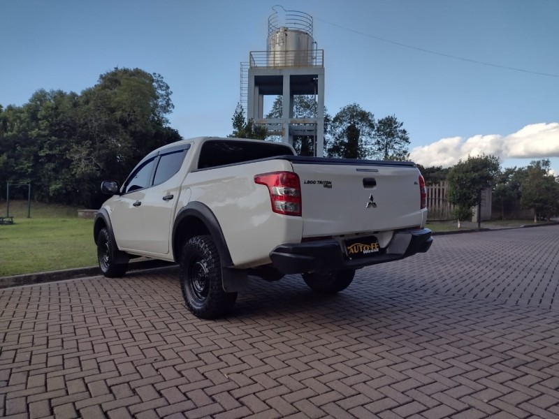 L200 TRITON 2.4 OUTDOOR GLX 4X4 CD 16V DIESEL 4P MANUAL - 2022 - CANELA