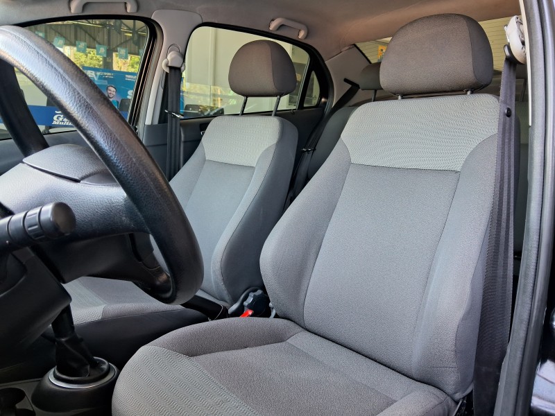 VOYAGE 1.0 MI 8V FLEX 4P MANUAL - 2010 - SãO SEBASTIãO DO CAí