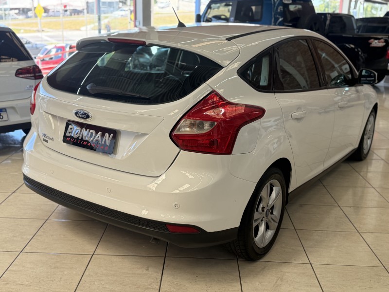 FOCUS 1.6 SE 16V FLEX 4P MANUAL - 2015 - FARROUPILHA