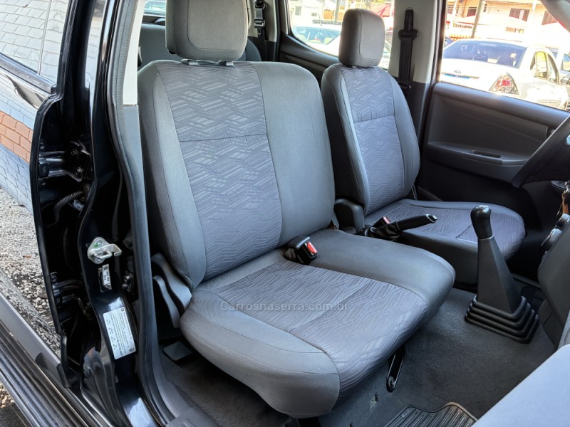 S10 2.4 LS 4X2 CD 8V FLEX 4P MANUAL - 2013 - VENâNCIO AIRES