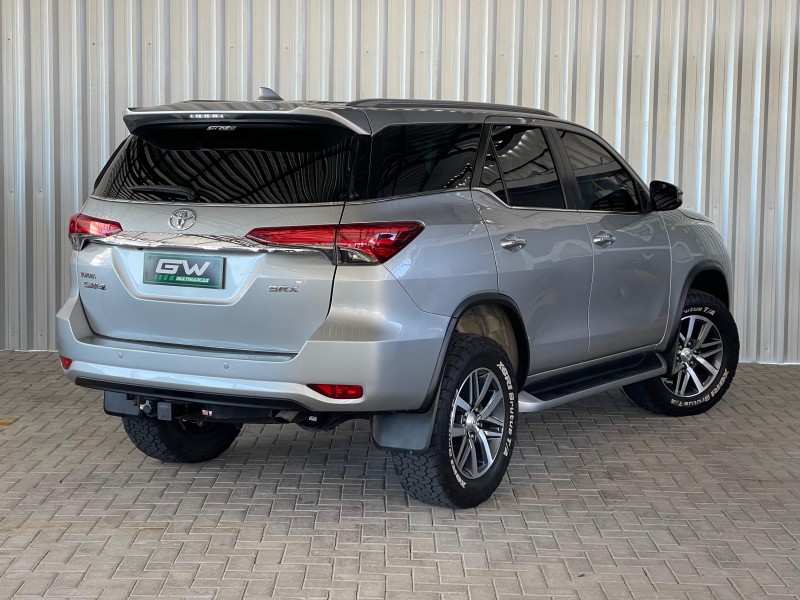 HILUX SW4 2.8 SRX 4X4 7 LUGARES 16V TURBO INTERCOOLER DIESEL 4P AUTOMÁTICO - 2019 - CAXIAS DO SUL