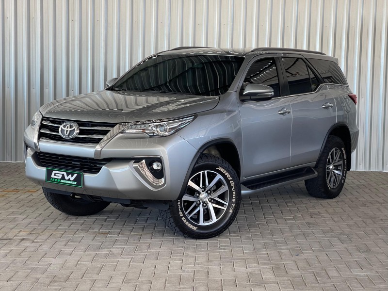 hilux sw4 2.8 srx 4x4 7 lugares 16v turbo intercooler diesel 4p automatico 2019 caxias do sul