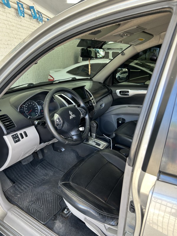 PAJERO DAKAR 3.2 HPE 4X4 7 LUGARES 16V TURBO INTERCOOLER DIESEL 4P AUTOMÁTICO - 2012 - CAXIAS DO SUL