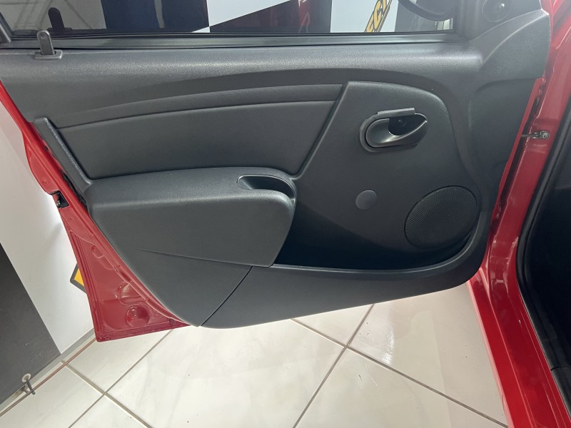 LOGAN 1.0 AUTHENTIQUE 16V FLEX 4P MANUAL - 2009 - PORTãO