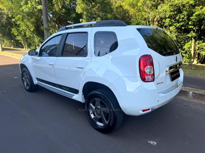 DUSTER RENAULT DUSTER 1.6 TECH ROAD DYNAMIQUE 4X2 16V FLEX 4P MANUAL - 2014 - NOVO HAMBURGO