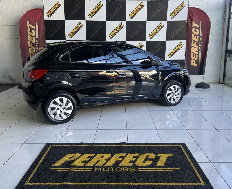 ONIX 1.4 MPFI LT 8V FLEX 4P MANUAL - 2013 - PORTãO