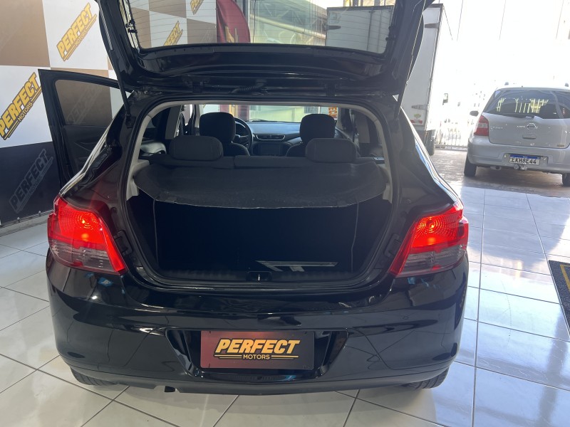 ONIX 1.4 MPFI LT 8V FLEX 4P MANUAL - 2013 - PORTãO