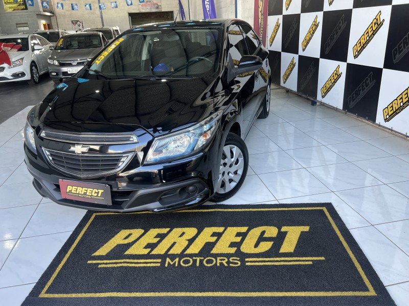 ONIX 1.4 MPFI LT 8V FLEX 4P MANUAL - 2013 - PORTãO