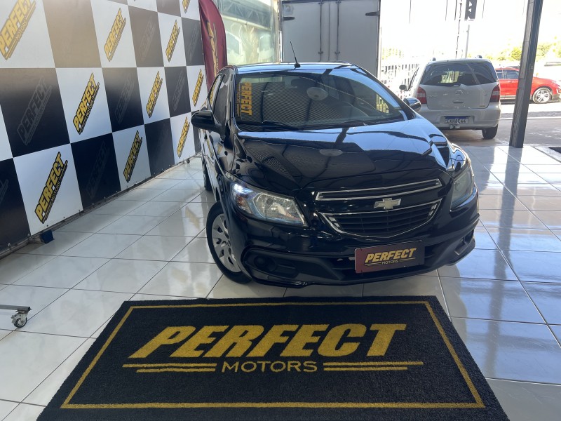 ONIX 1.4 MPFI LT 8V FLEX 4P MANUAL - 2013 - PORTãO