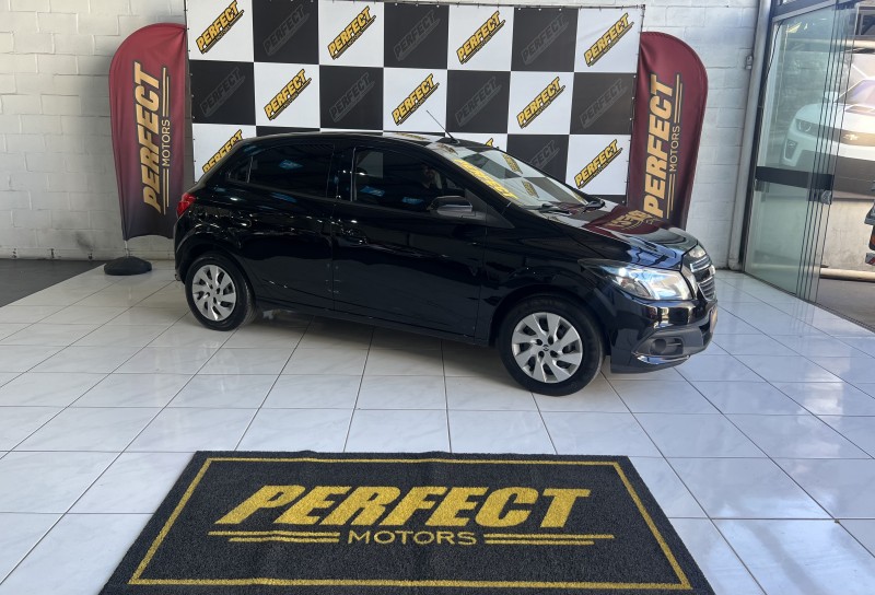 ONIX 1.4 MPFI LT 8V FLEX 4P MANUAL - 2013 - PORTãO