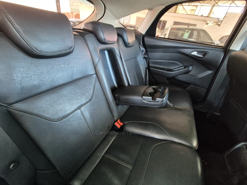 FOCUS 1.6 SE PLUS 16V FLEX 4P MANUAL - 2015 - CAXIAS DO SUL
