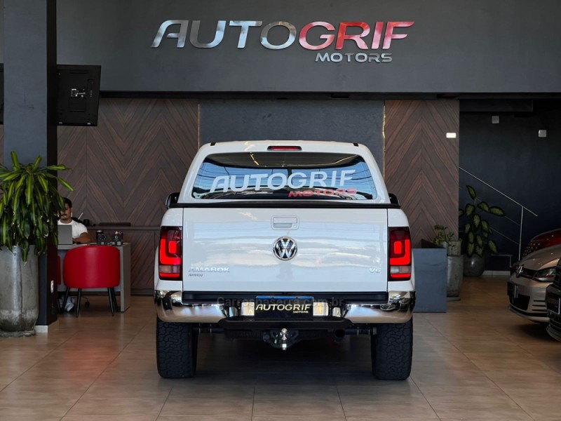 AMAROK 3.0 V6 TDI HIGHLINE CD DIESEL 4MOTION AUTOMÁTICO - 2023 - CAMPO BOM
