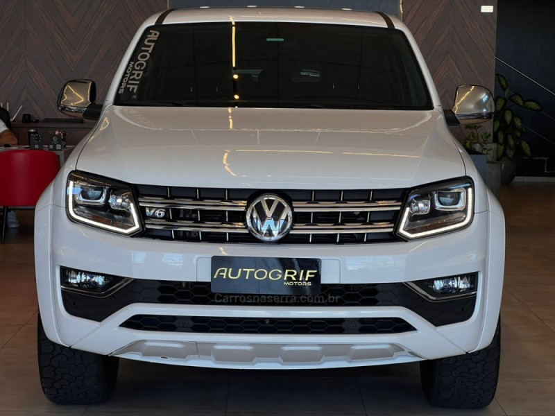 AMAROK 3.0 V6 TDI HIGHLINE CD DIESEL 4MOTION AUTOMÁTICO - 2023 - CAMPO BOM