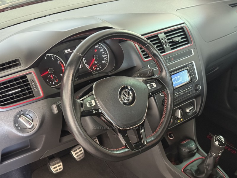 FOX 1.6 MI ROCK IN RIO 8V FLEX 4P MANUAL - 2016 - GARIBALDI