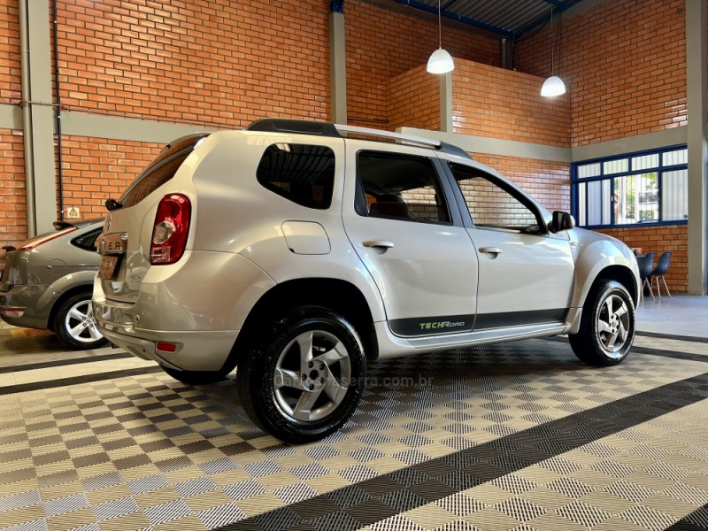 DUSTER 1.6 DYNAMIQUE 4X2 16V FLEX 4P MANUAL - 2014 - BENTO GONçALVES