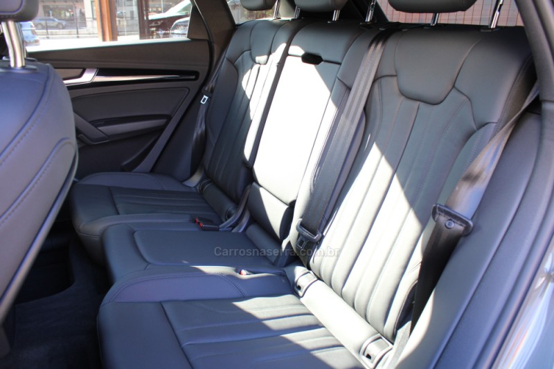 Q5 2.0 TFSI S LINE BLACK QUATTRO S TRONIC GASOLINA 4P - 2025 - CAXIAS DO SUL