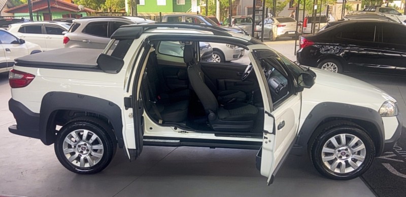 STRADA 1.8 MPI ADVENTURE LOCKER CD 16V FLEX 3P MANUAL - 2014 - CANELA