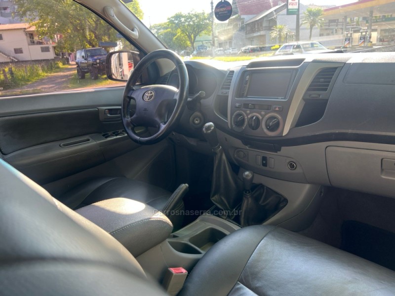 HILUX 3.0 SRV 4X4 CD 16V TURBO DIESEL 4P MANUAL - 2006 - MONTENEGRO