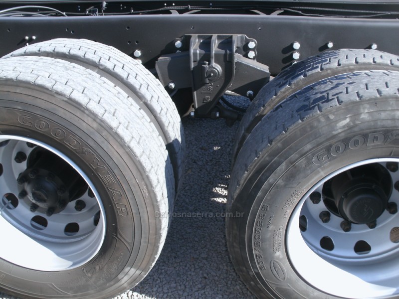 CARGO 2423 E 6X2 TURBO - 2013 - GARIBALDI