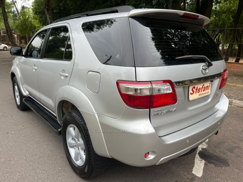 HILUX SW4 3.0 SRV 4X4 7 LUGARES 16V TURBO INTERCOOLER DIESEL 4P AUTOMÁTICO - 2011 - FELIZ