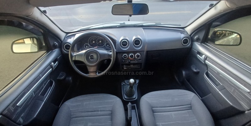 PRISMA 1.4 MPFI MAXX 8V FLEX 4P MANUAL - 2011 - FARROUPILHA