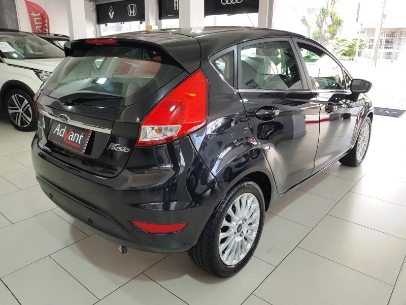FIESTA 1.6 TITANIUM HATCH 16V FLEX 4P AUTOMÁTICO - 2016 - CAXIAS DO SUL