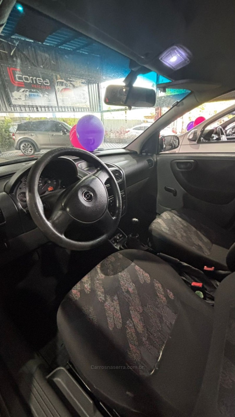 CORSA 1.0 MPFI JOY SEDAN 8V FLEX 4P MANUAL - 2005 - CANELA