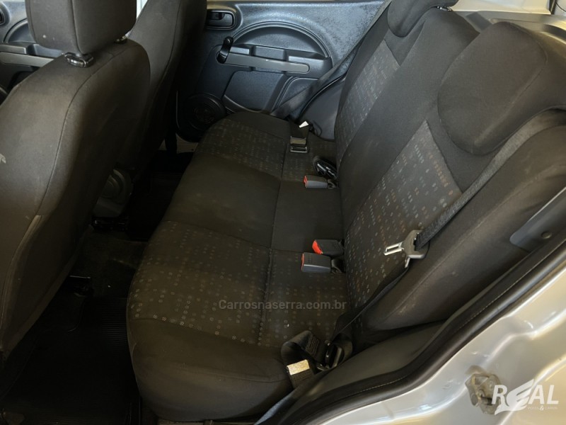 UNO 1.0 EVO VIVACE 8V FLEX 4P MANUAL - 2013 - SAPIRANGA