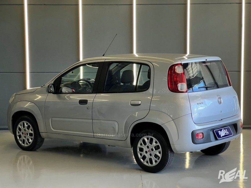 UNO 1.0 EVO VIVACE 8V FLEX 4P MANUAL - 2013 - SAPIRANGA