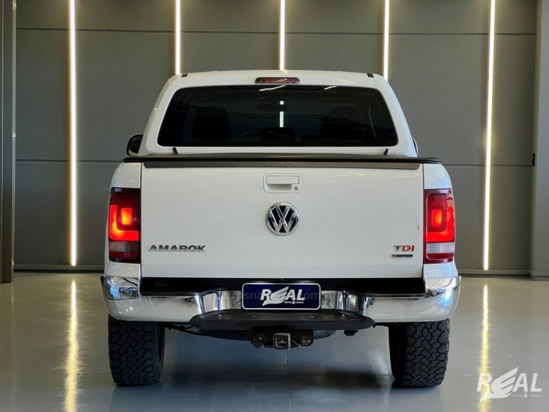 AMAROK 2.0 HIGHLINE 4X4 CD 16V TURBO INTERCOOLER DIESEL 4P MANUAL - 2017 - SAPIRANGA