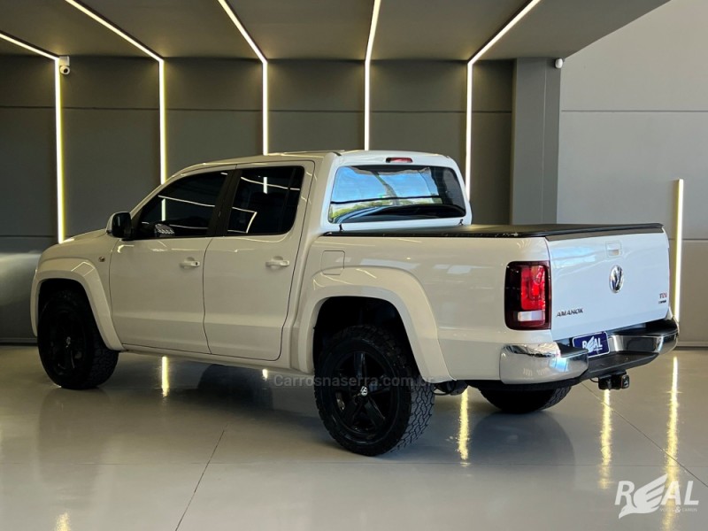 AMAROK 2.0 HIGHLINE 4X4 CD 16V TURBO INTERCOOLER DIESEL 4P MANUAL - 2017 - SAPIRANGA