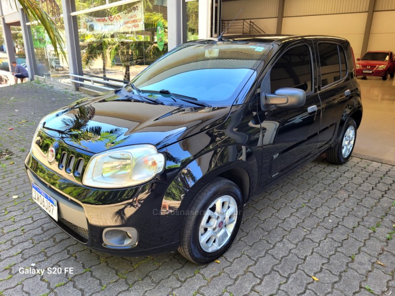 UNO 1.0 EVO VIVACE 8V FLEX 4P MANUAL - 2015 - NOVA PRATA