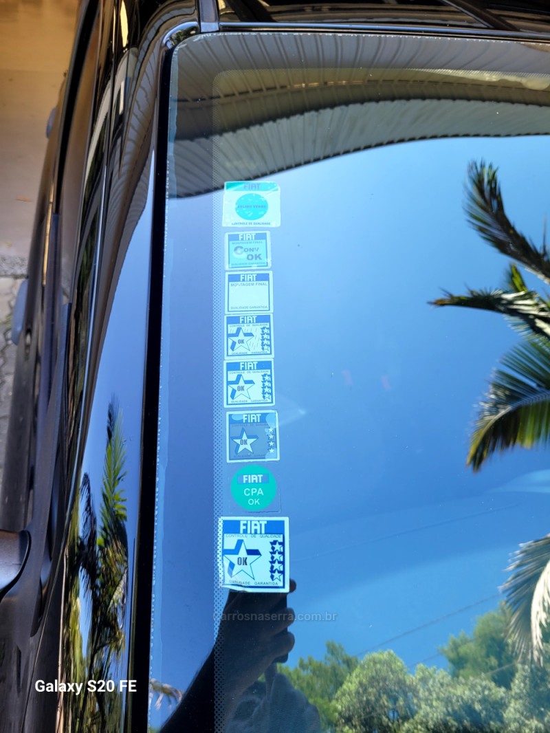 UNO 1.0 EVO VIVACE 8V FLEX 4P MANUAL - 2015 - NOVA PRATA