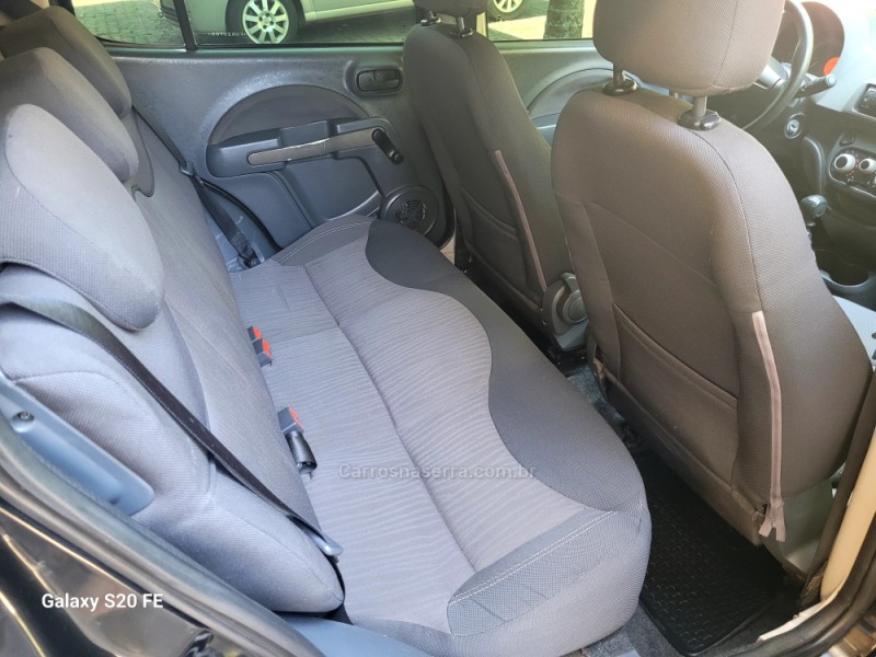 UNO 1.0 EVO VIVACE 8V FLEX 4P MANUAL - 2015 - NOVA PRATA