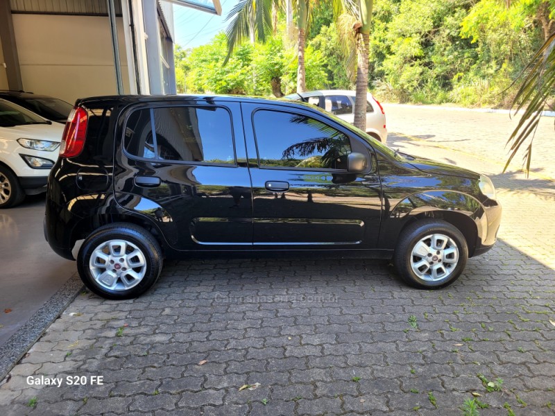 UNO 1.0 EVO VIVACE 8V FLEX 4P MANUAL - 2015 - NOVA PRATA