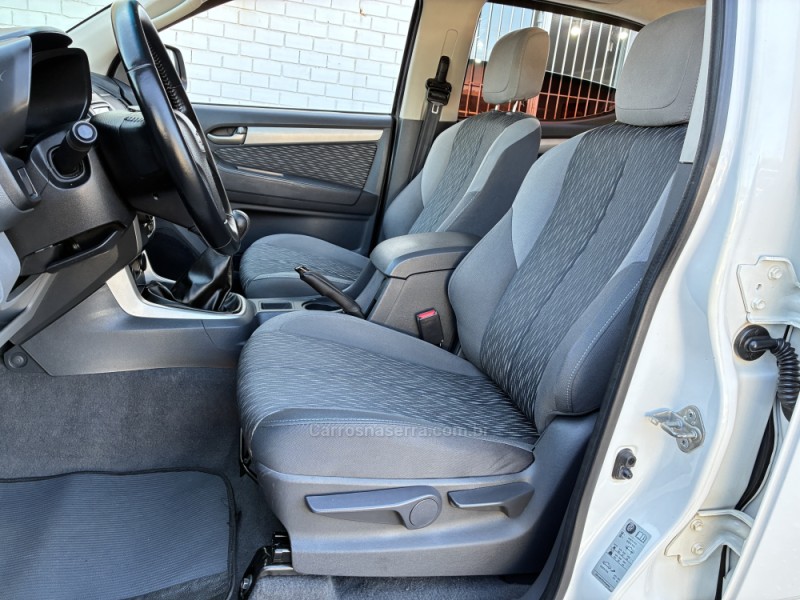 S10 2.4 LT 4X2 CD 8V FLEX 4P MANUAL - 2014 - VENâNCIO AIRES