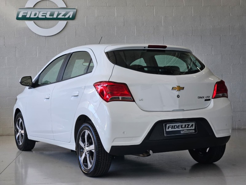 ONIX 1.4 MPFI LTZ 8V FLEX 4P MANUAL - 2017 - FARROUPILHA