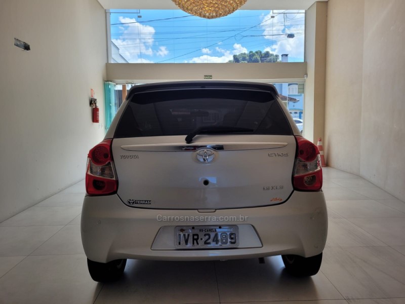 ETIOS 1.5 XLS 16V FLEX 4P MANUAL - 2014 - CANELA