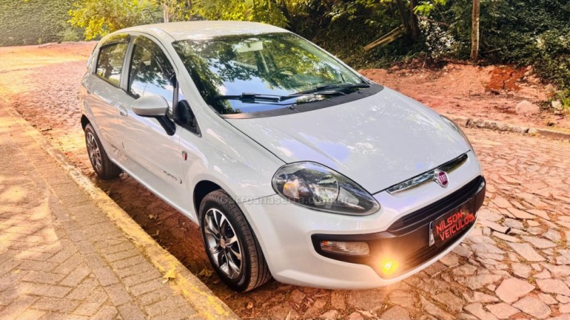 PUNTO 1.4 ATTRACTIVE ITALIA 8V FLEX 4P MANUAL - 2014 - NOVO HAMBURGO