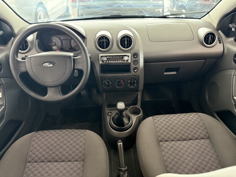 FIESTA 1.0 MPI PERSONNALITÉ 8V GASOLINA 4P MANUAL - 2006 - CAXIAS DO SUL