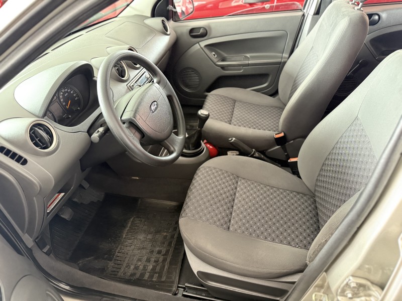 FIESTA 1.0 MPI PERSONNALITÉ 8V GASOLINA 4P MANUAL - 2006 - CAXIAS DO SUL