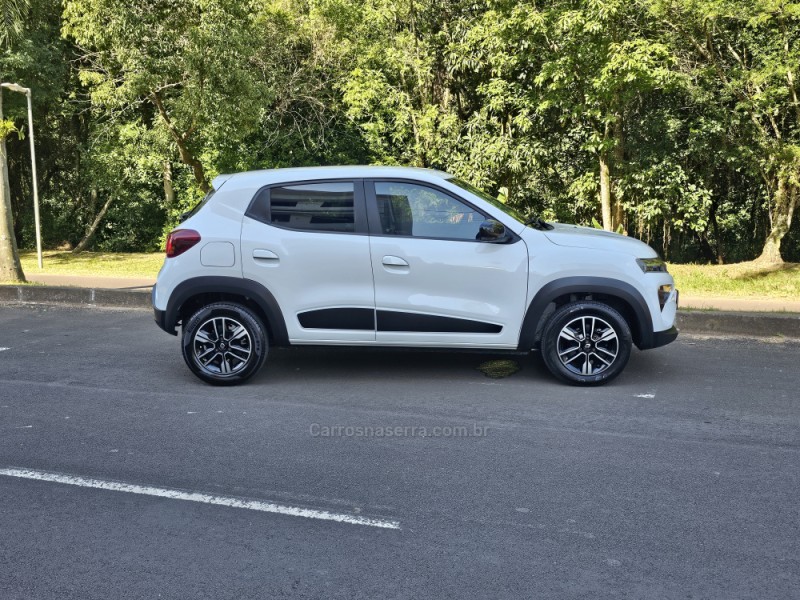 KWID 1.0 12V SCE FLEX INTENSE MANUAL - 2025 - CAMPO BOM