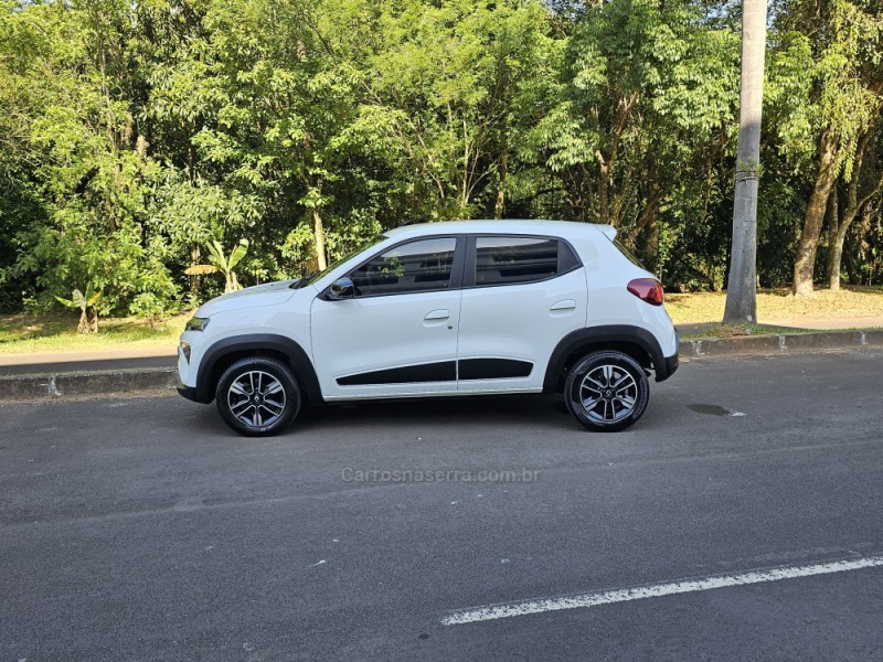 KWID 1.0 12V SCE FLEX INTENSE MANUAL - 2025 - CAMPO BOM