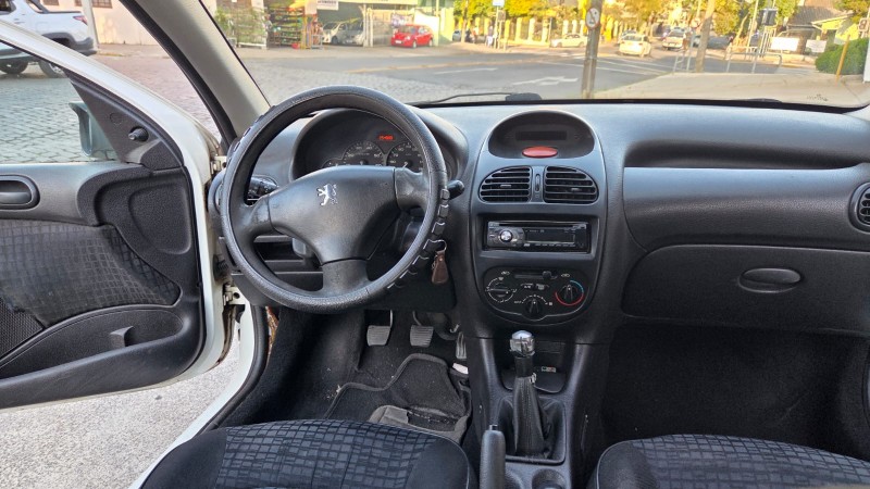 206 1.0 SENSATION 16V GASOLINA 4P MANUAL - 2002 - CAXIAS DO SUL